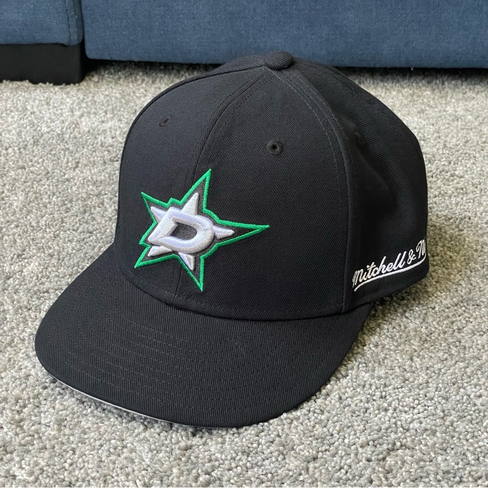 Mitchell & Ness Dallas Stars Fitted Hat Black Green Size 7 3/4 NHL